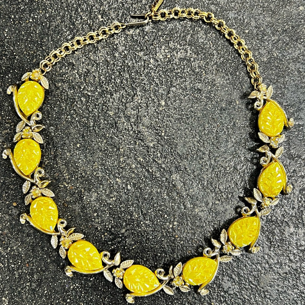 Vintage Tara choker style necklace yellow and gold tone